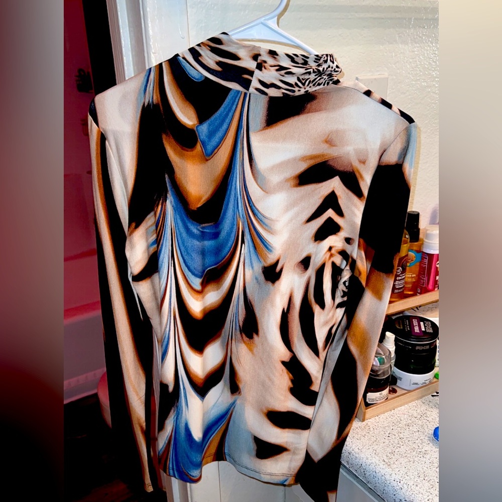 Artsy top